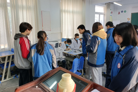 沃瑞眼科走進(jìn)安慶九中，開展眼健康公益體檢活動