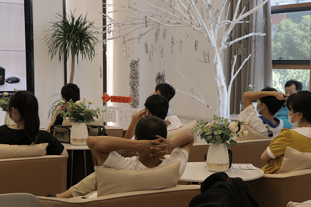 戴眼鏡會(huì)使近視加深眼球變突？加深近視度數(shù)嗎？