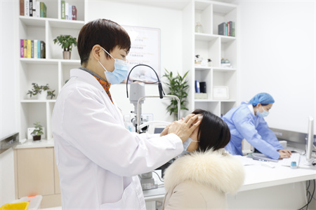 合肥近視手術(shù)前為什么要滴眼藥水?沃瑞眼科科普